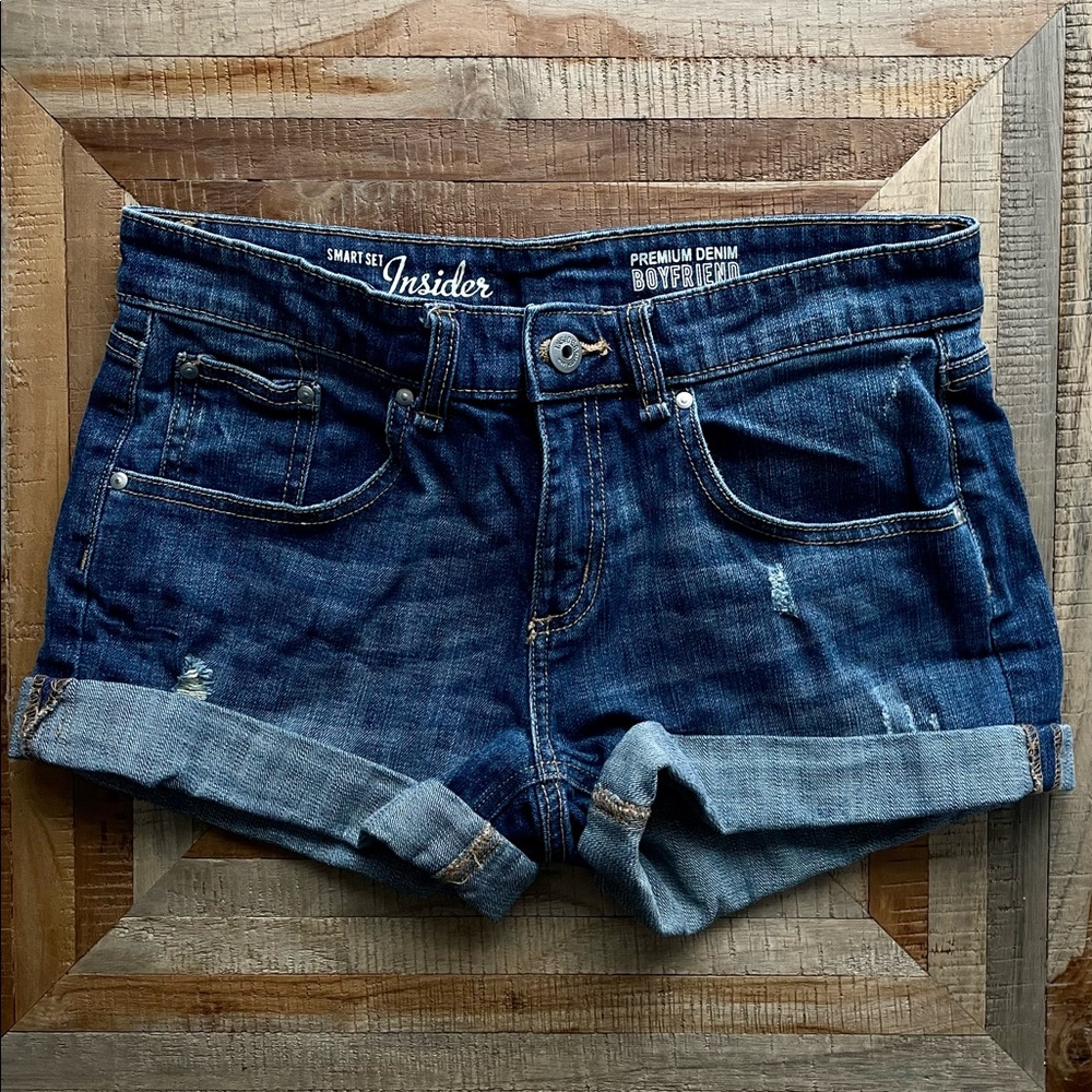 Jean shorts, Smart Set size 6, distressed look, dark blue wash. EUC